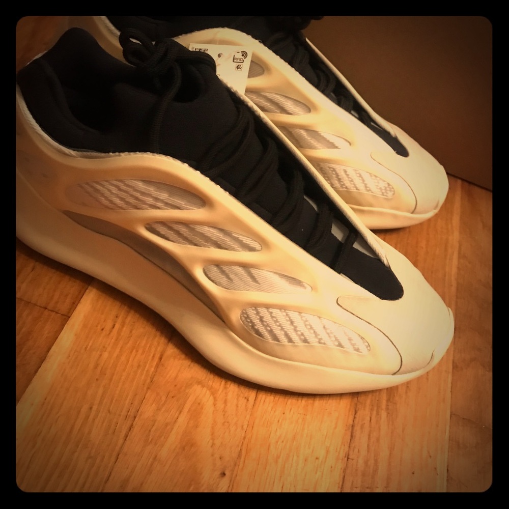 Yeezy!!! Excellent condition!!